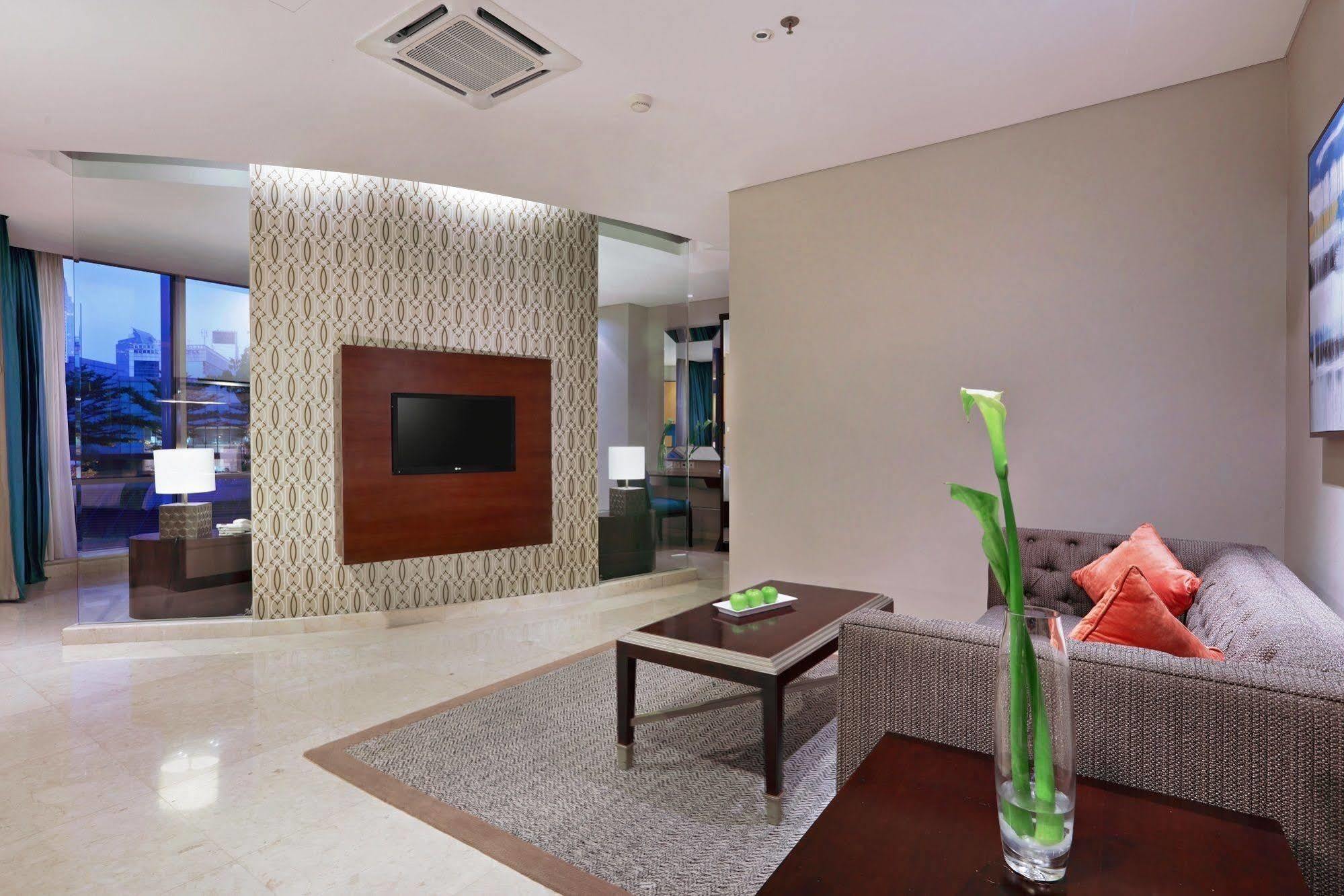 The Grove Suites By Grand Aston Yakarta Exterior foto