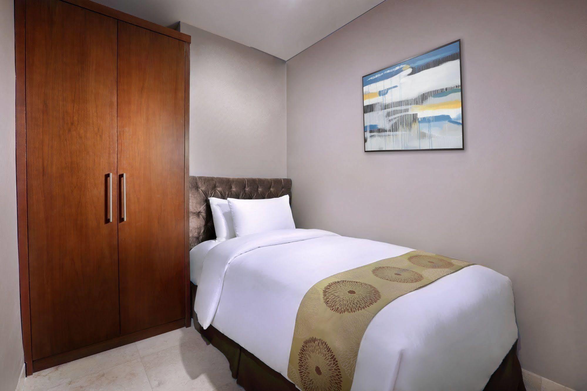 The Grove Suites By Grand Aston Yakarta Exterior foto