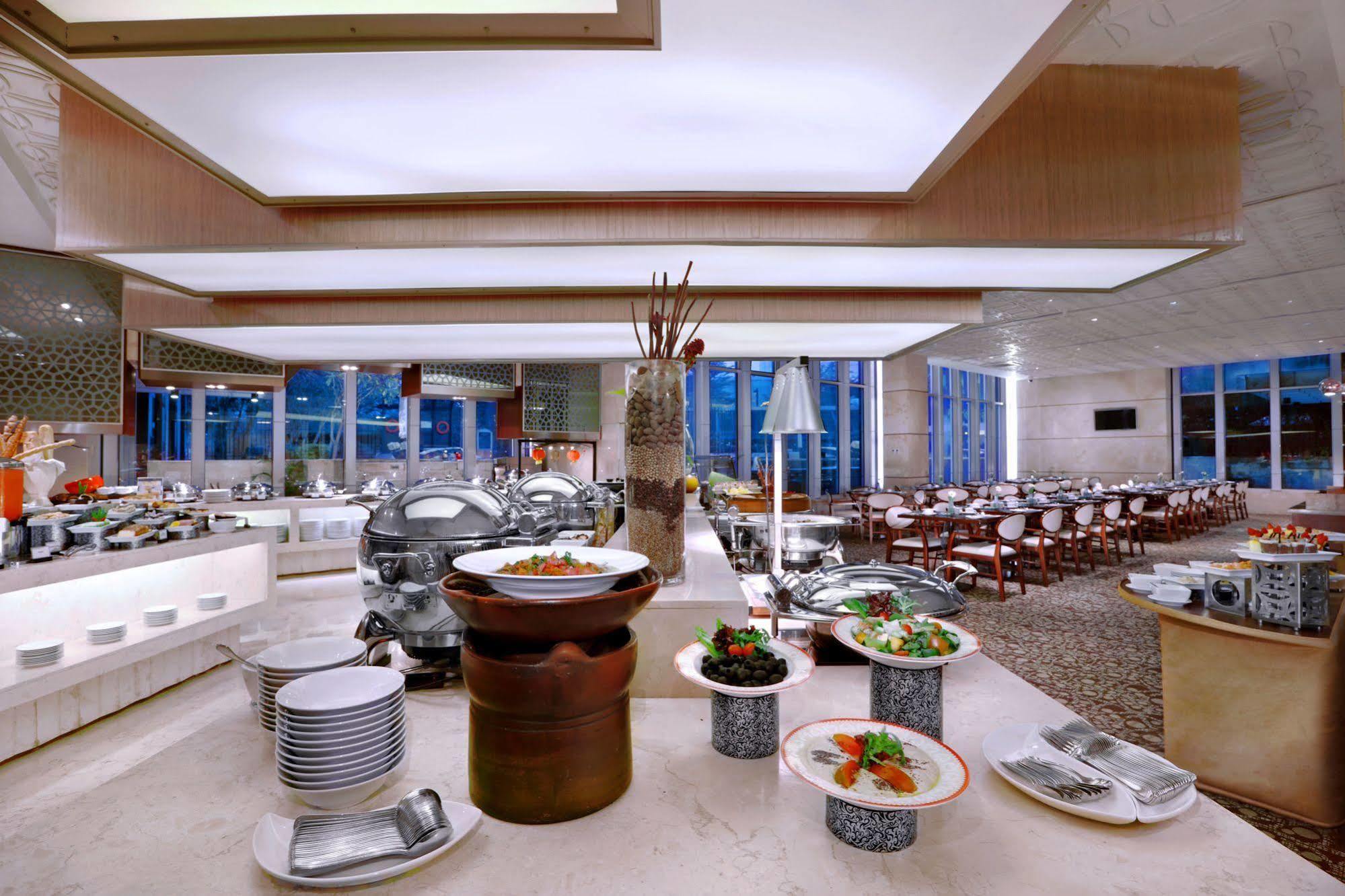 The Grove Suites By Grand Aston Yakarta Exterior foto